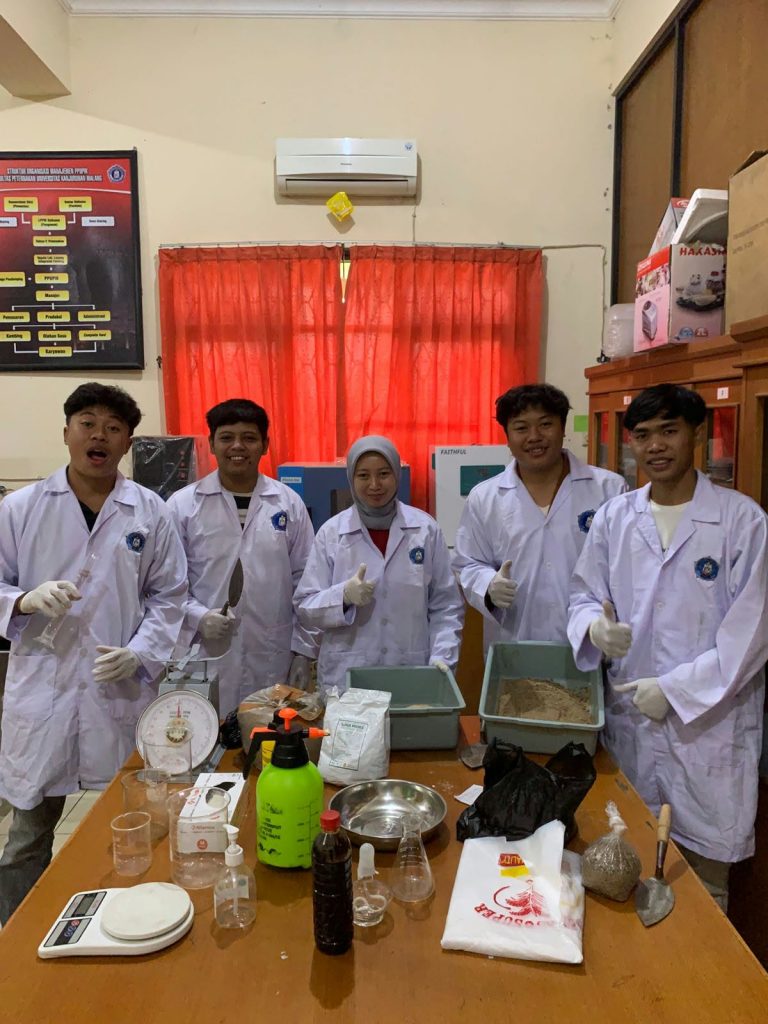 Muchammad Fachtturrohman wisudawan terbaik UNIKAMA dengan IPK 3,99